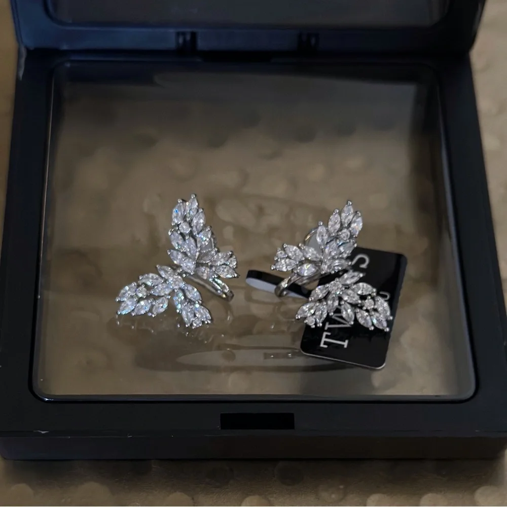 *SOLD*~Butterfly Earrings - Picture 3 of 6